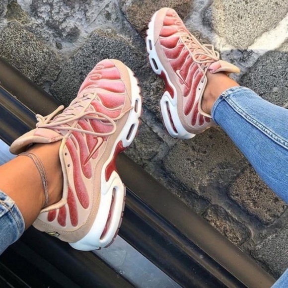 air max plus dusty peach